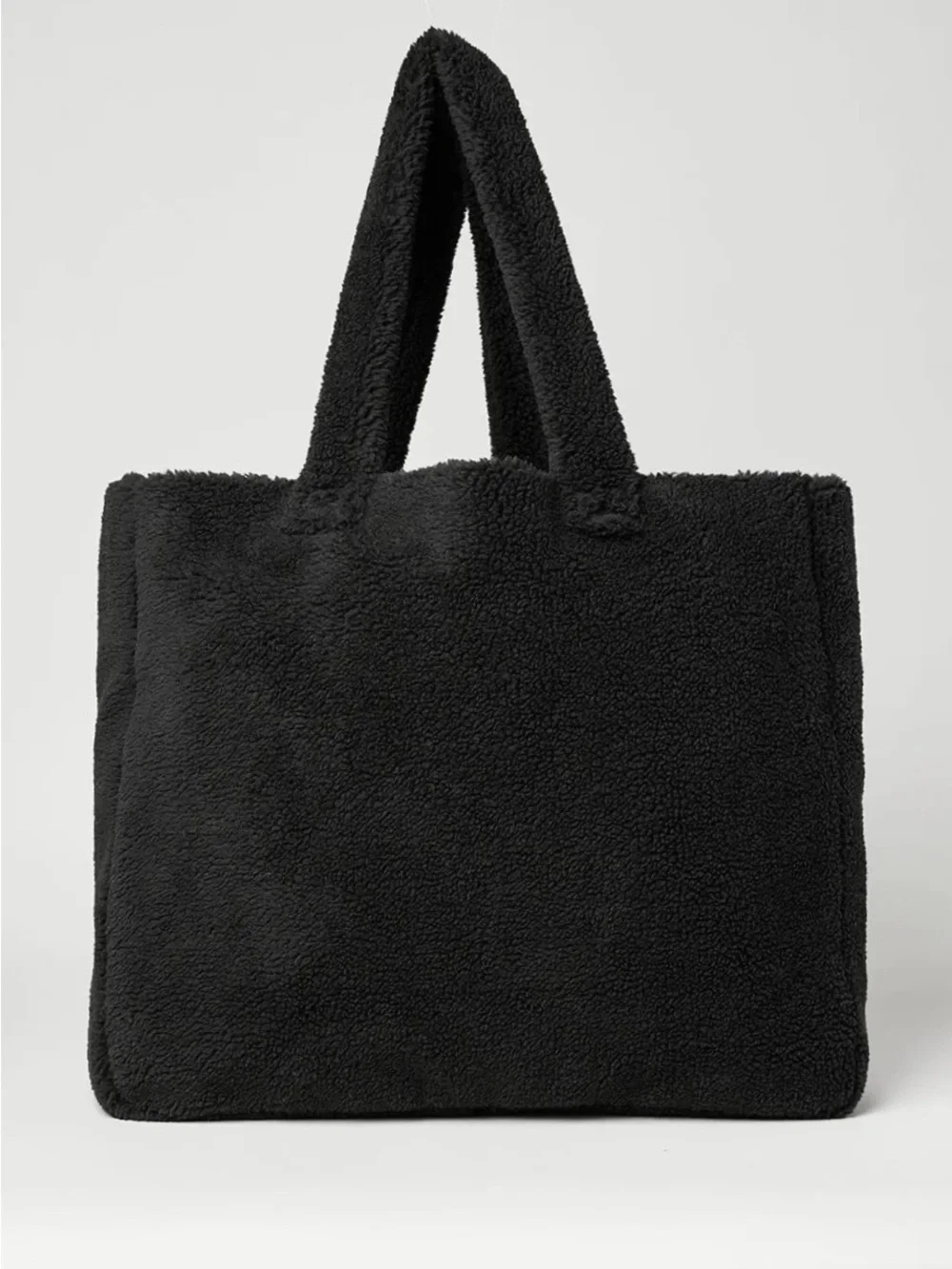 alo foxy sherpa tote in black